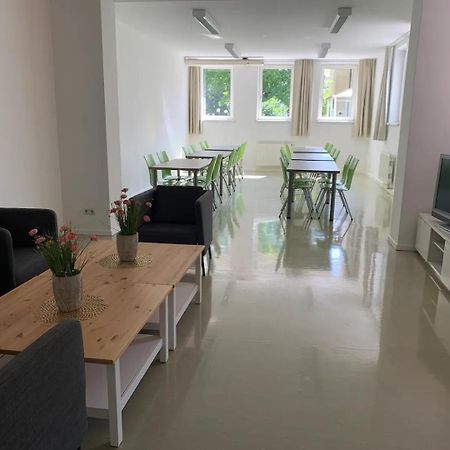 Jugendgaestehaus Studentenwohnheim Щайр Екстериор снимка