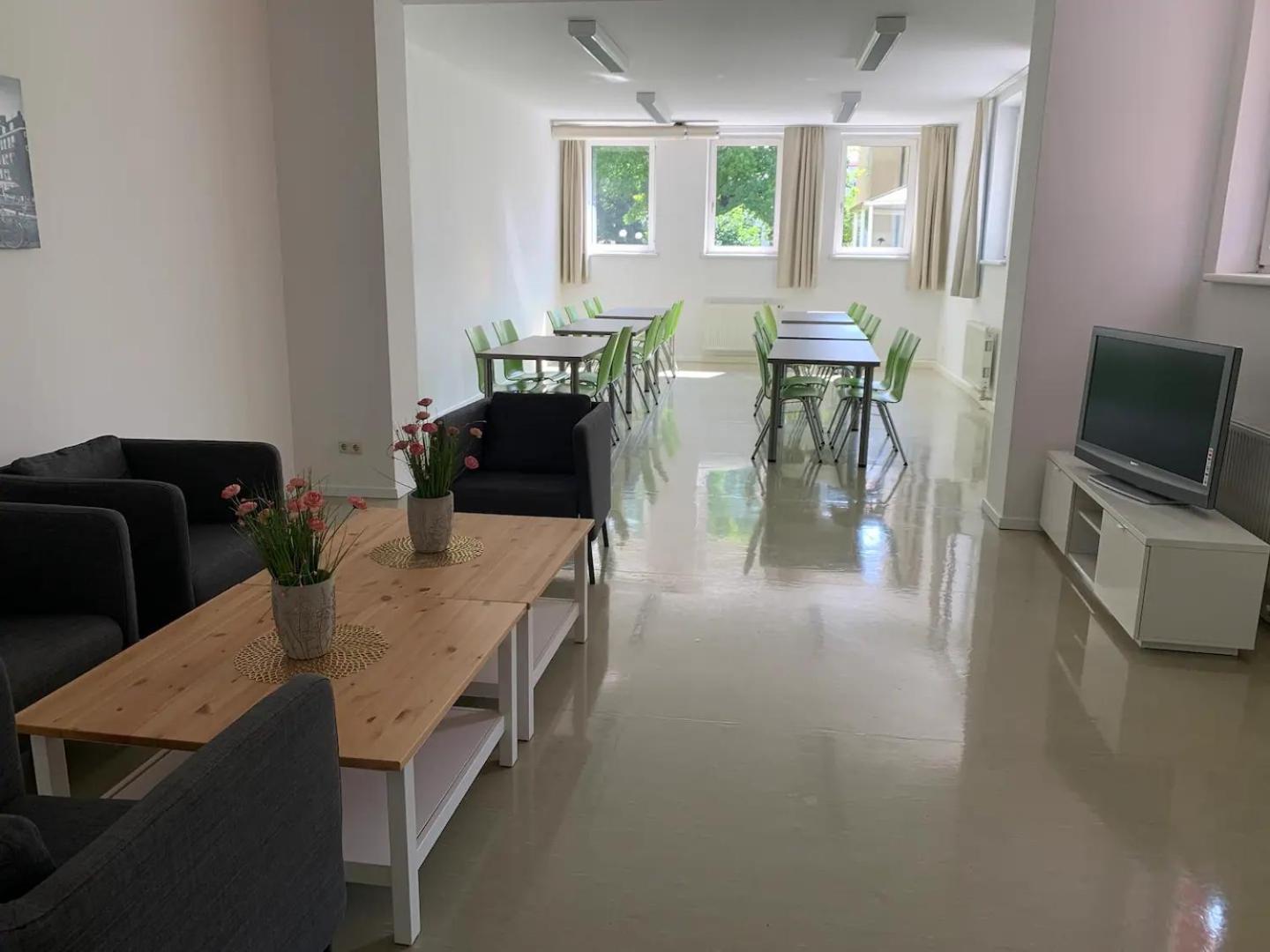 Jugendgaestehaus Studentenwohnheim Щайр Екстериор снимка